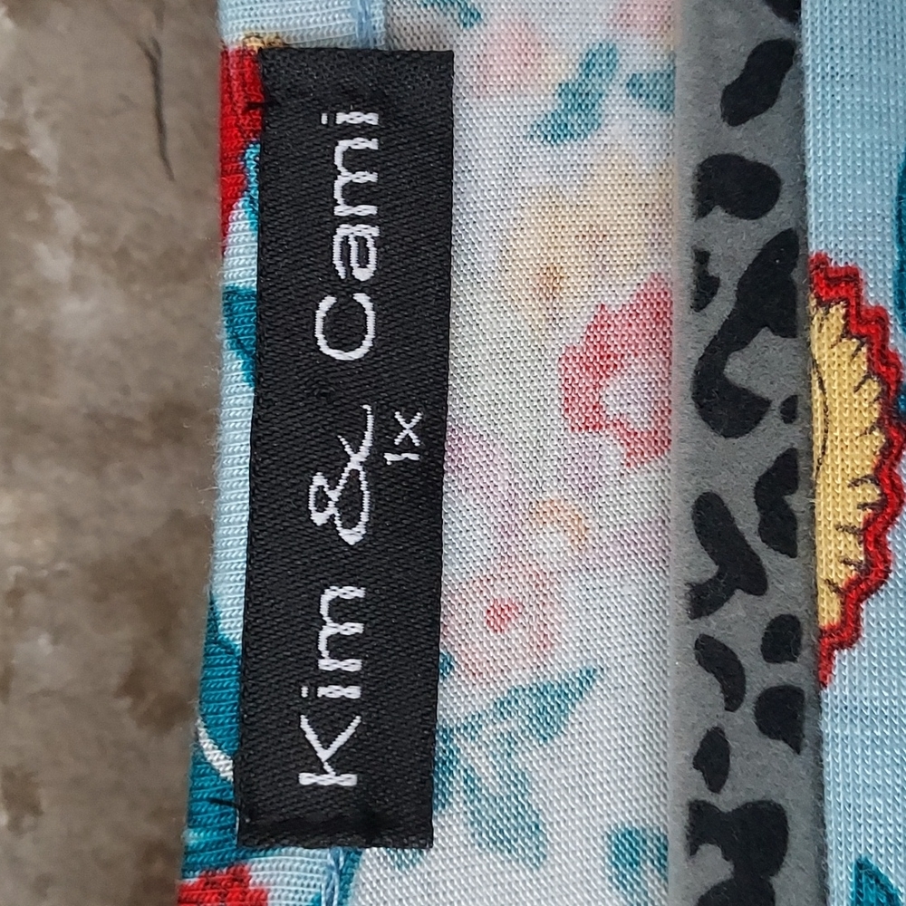 Kim and Cami Floral short sleeve top, NWOT! - Picture 3 of 7
